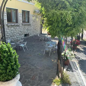 https://la-pina.it-lombardy.com